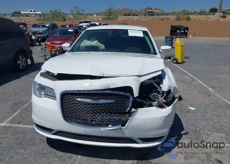 2018 Chrysler 300 Touring L из США, поврежденный, VIN 2C3CCAAG0JH177106